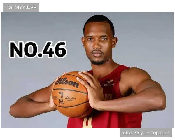 埃文·莫布里挡拆制造错位明显，投篮效率较新秀同期提升明显